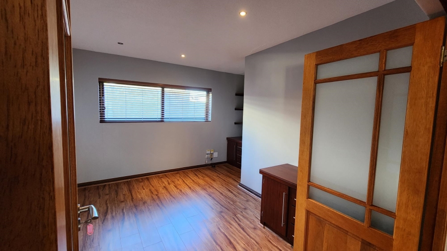 6 Bedroom Property for Sale in Bergsig Western Cape
